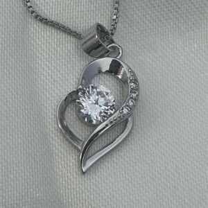 *New* 1.0 ct moissanite diamond/ 925 Sterling Silver Pendant Necklace